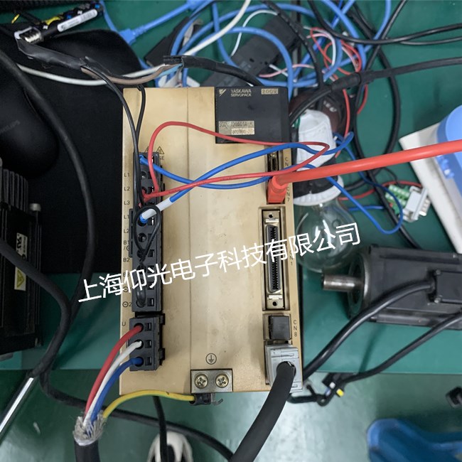 安川伺服驅(qū)動(dòng)器SGDV-120A01A002000報(bào)警b33報(bào)警維修