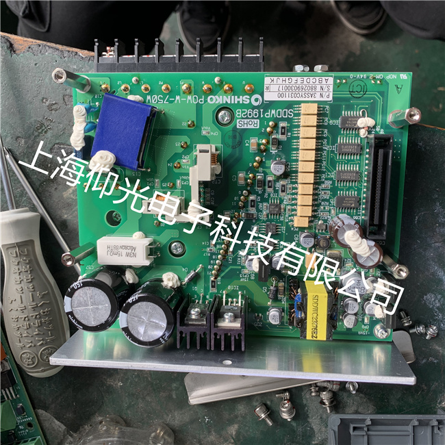保稅區(qū)去加工廠安邦信變頻器維修上電顯示888888按鍵操作全部失靈