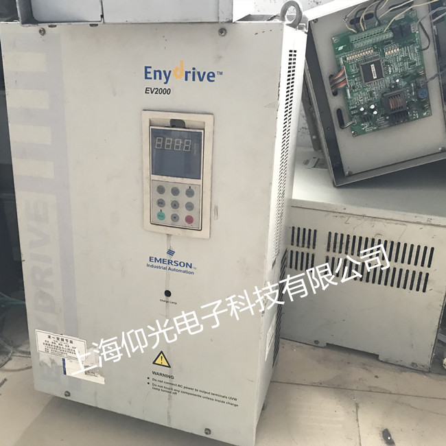艾默生變頻器報E001變頻器加速運行過電流維修