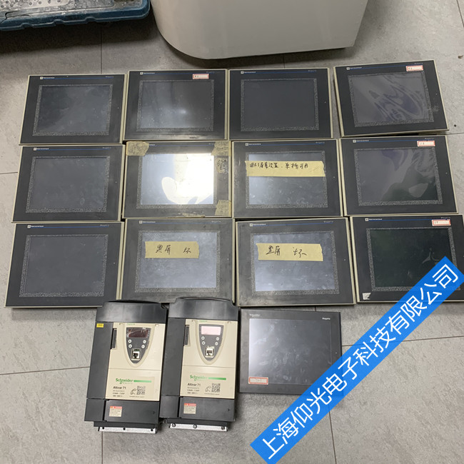 施耐德觸摸屏維修黑屏進(jìn)不了界面豎條觸摸故障維修