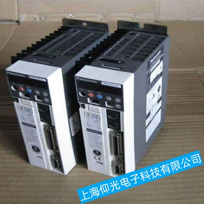 天津Panasonic松下機器人TA-1400驅(qū)動器紅色燈亮故障維修保養(yǎng)
