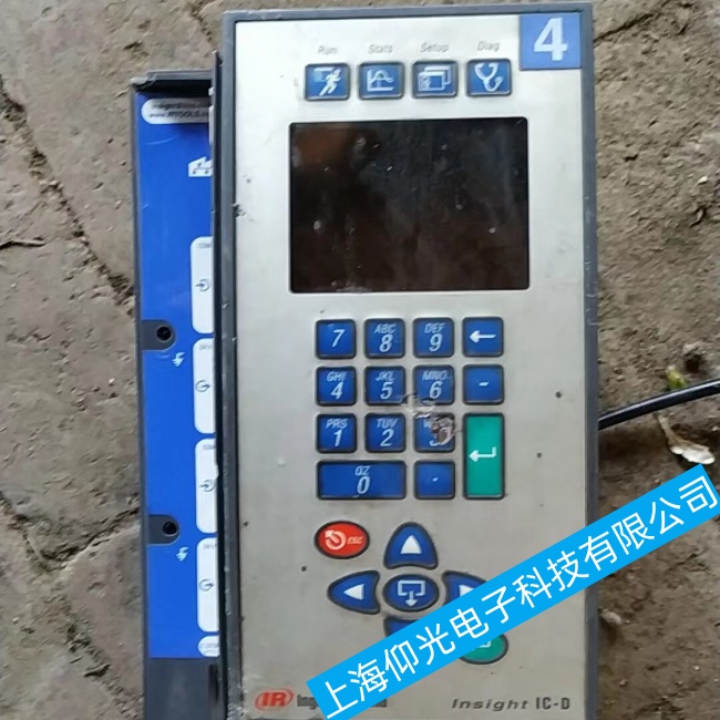 英格索蘭擰緊控制器IC12通電亮紅燈故障維修技術(shù)過(guò)硬